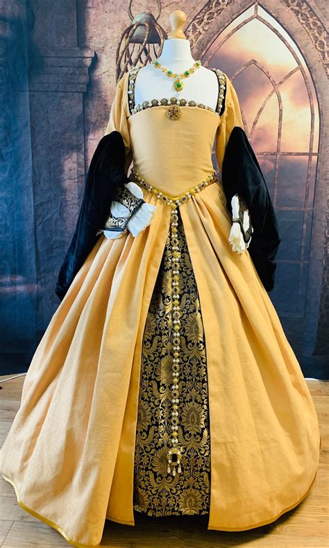 tudor shoppe dresses